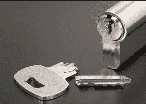¿Puede un cerrajero arreglar una llave rota? II