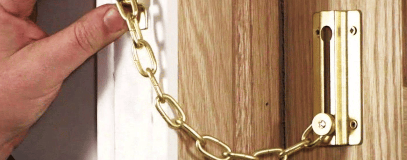 ¿Cómo abrir un candado de cadena desde el exterior?